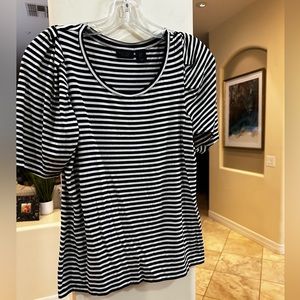 EUC Rachel Roy Black & White Stripe Medium Top/Blouse, Cute Cut!